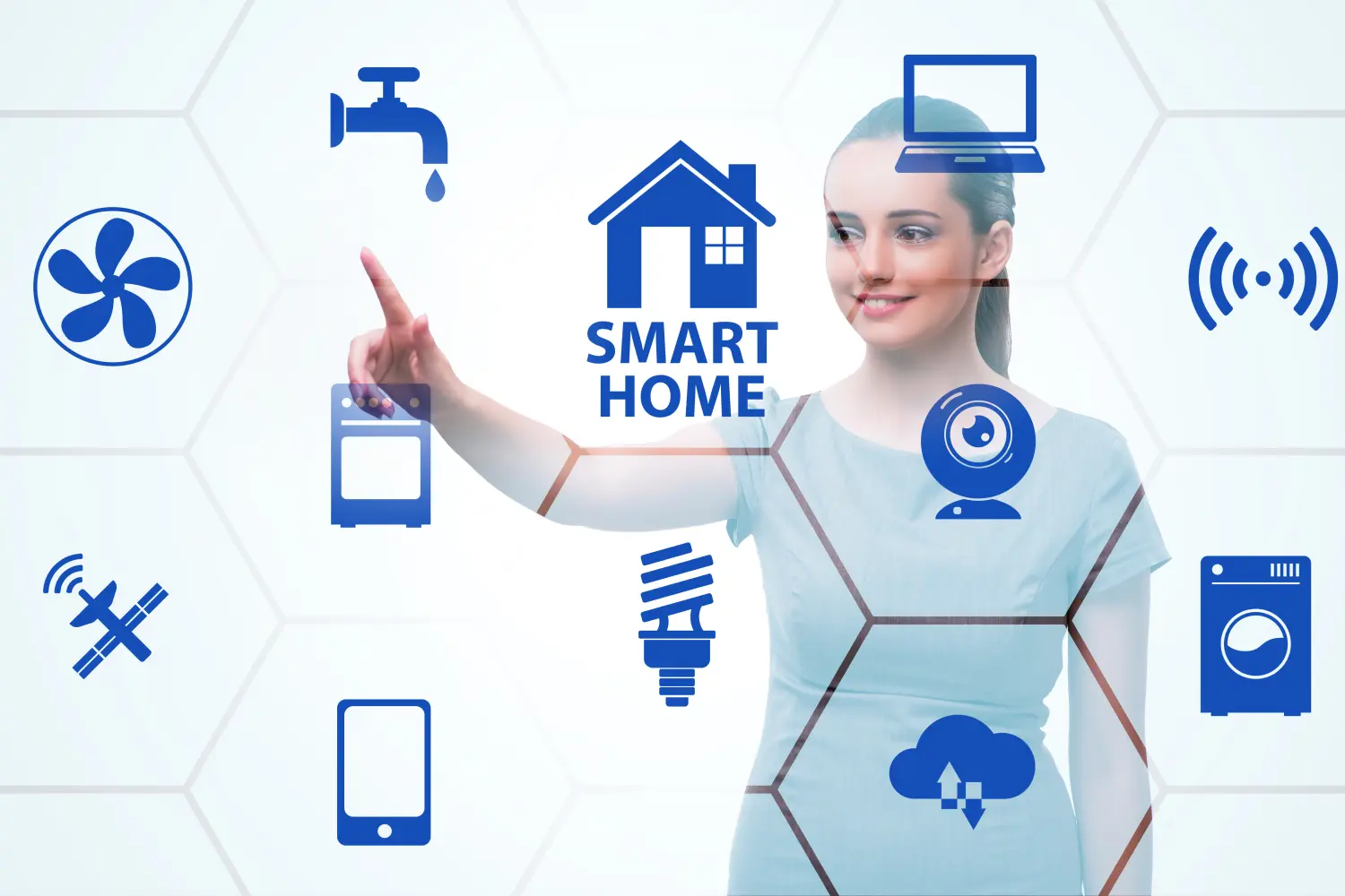 Smart-Home-Konzept mit Frau