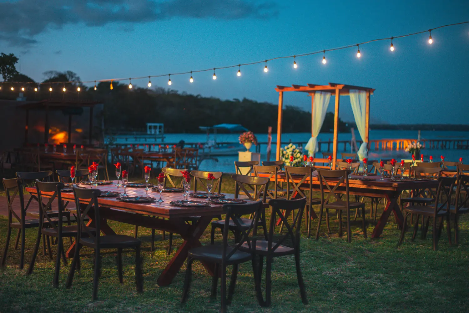 Installation und Dekoration für Hochzeiten im Freien